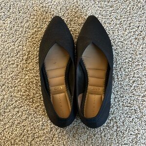 Kelly and Katie black pointed fabric flats size 6.5